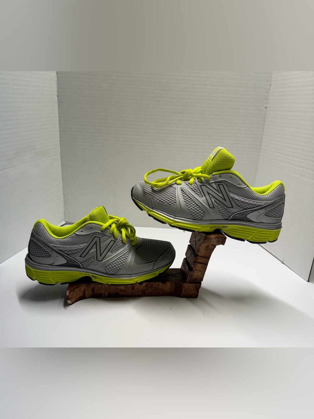 New Balance 590 Women's Running Shoes Size 6D Gray/ Green W590SL1 New No Box